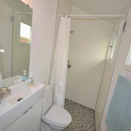 Three-bedroom Holiday In אבלטופט